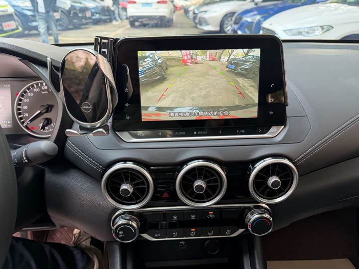 Фото 10 - Nissan Sylphy