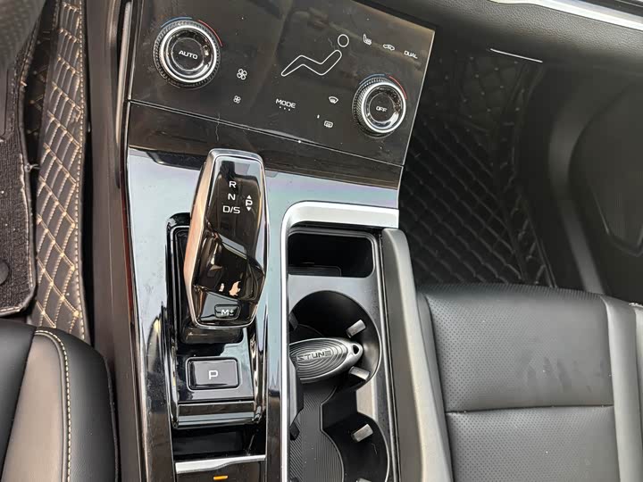 Фото 10 - Bestune B70