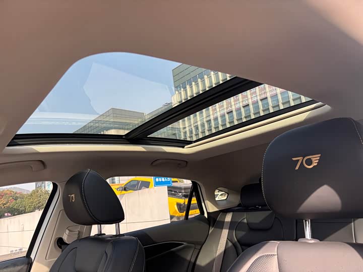 Фото 11 - Bestune B70