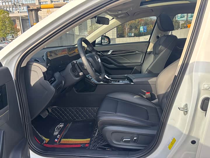 Фото 7 - Bestune B70