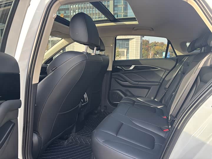 Фото 8 - Bestune B70