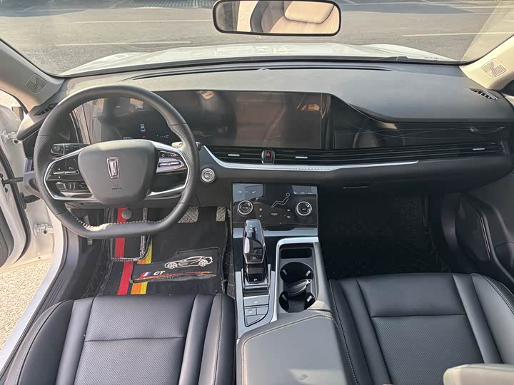 Фото 9 - Bestune B70