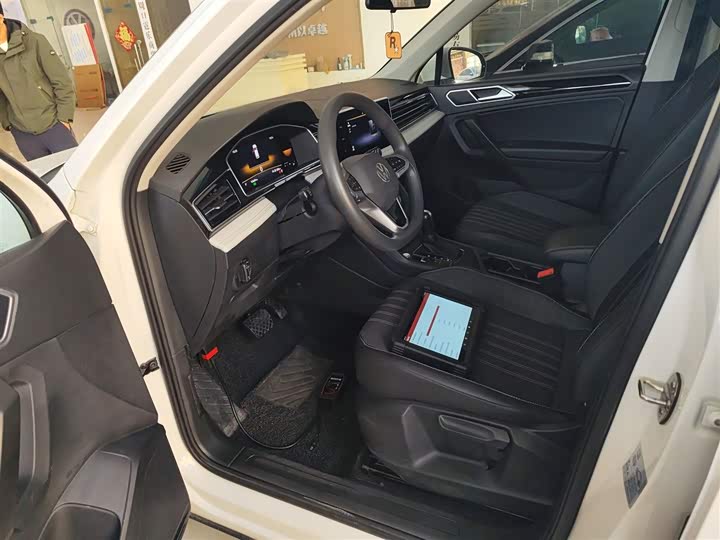 Фото 15 - Volkswagen Tiguan L Pro