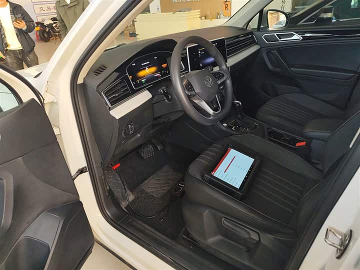 Фото 16 - Volkswagen Tiguan L Pro