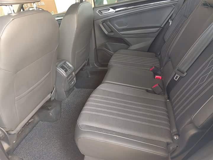 Фото 17 - Volkswagen Tiguan L Pro