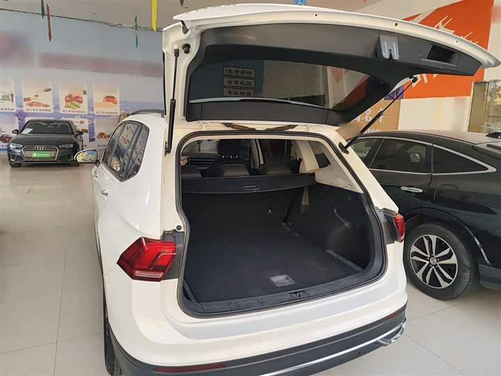 Фото 19 - Volkswagen Tiguan L Pro