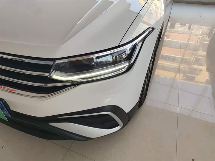Фото 24 - Volkswagen Tiguan L Pro