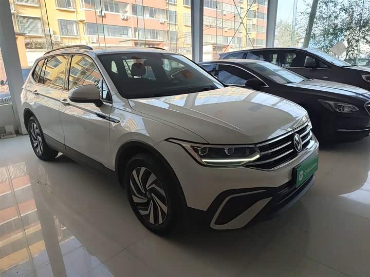 Фото 4 - Volkswagen Tiguan L Pro