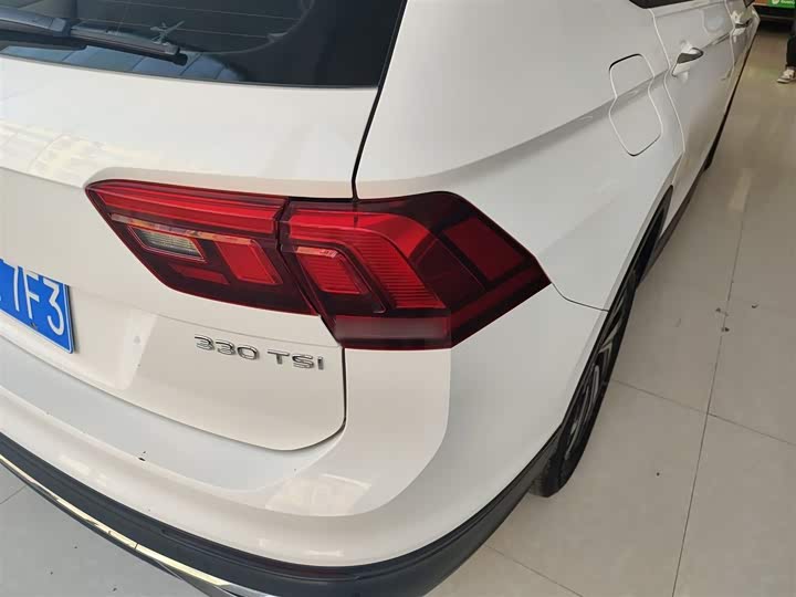 Фото 8 - Volkswagen Tiguan L Pro