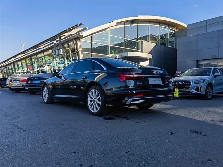 Фото 2 - Audi A6L