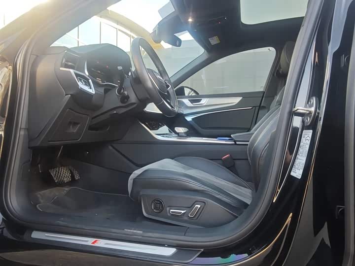 Фото 5 - Audi A6L