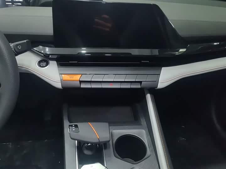 Фото 13 - Changan UNI-V Hybrid