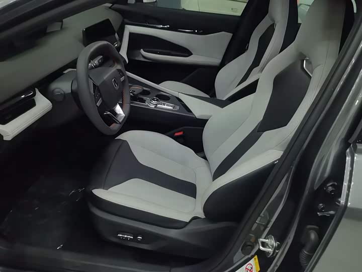 Фото 15 - Changan UNI-V Hybrid