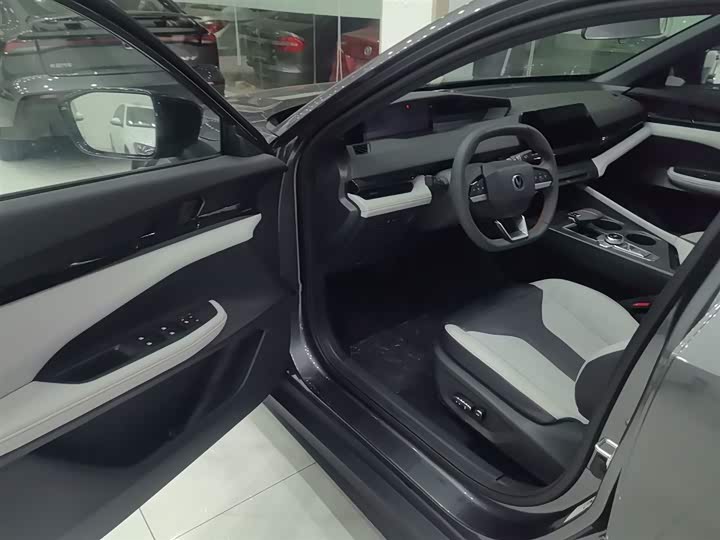 Фото 16 - Changan UNI-V Hybrid