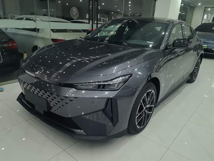 Фото 2 - Changan UNI-V Hybrid