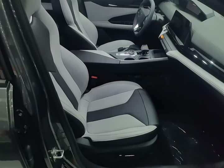 Фото 25 - Changan UNI-V Hybrid