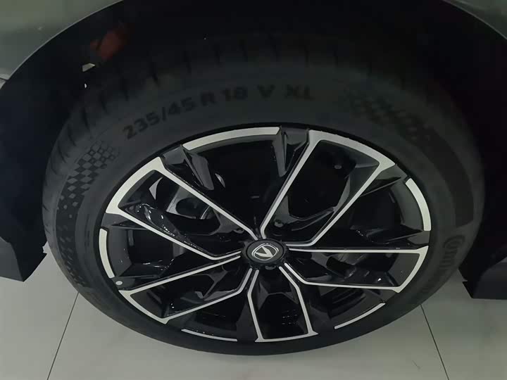 Фото 26 - Changan UNI-V Hybrid