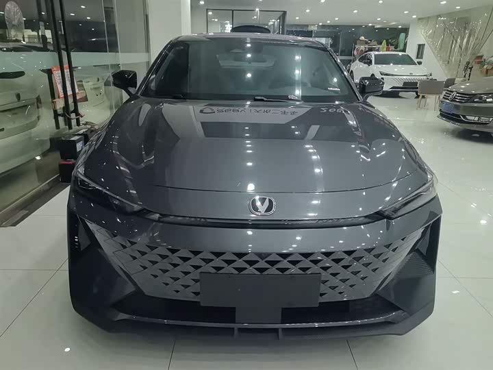 Фото 3 - Changan UNI-V Hybrid