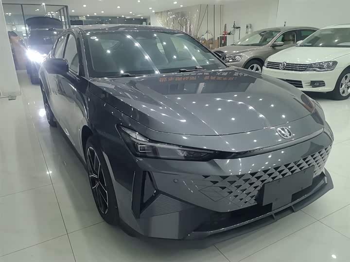 Фото 4 - Changan UNI-V Hybrid