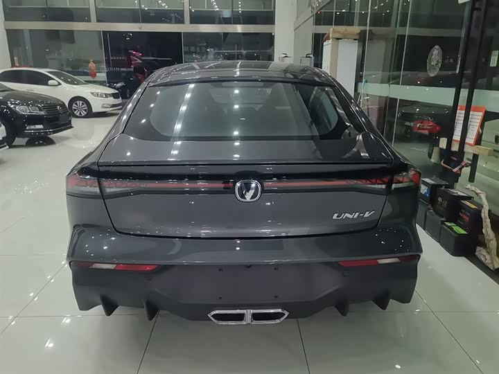 Фото 6 - Changan UNI-V Hybrid