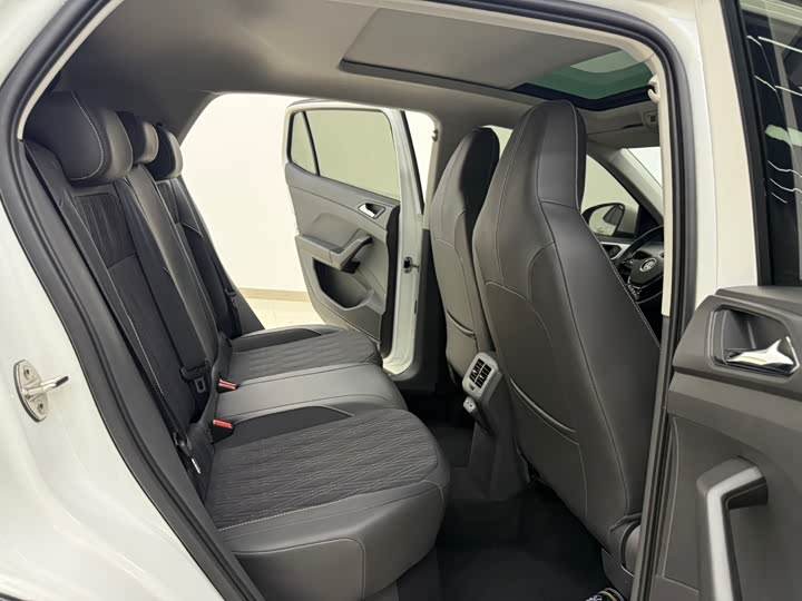 Фото 12 - Volkswagen T-Cross