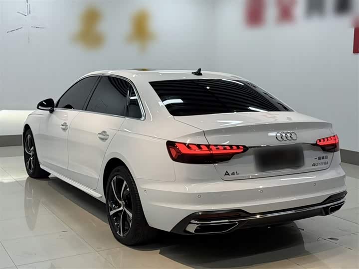 Фото 12 - Audi A4L