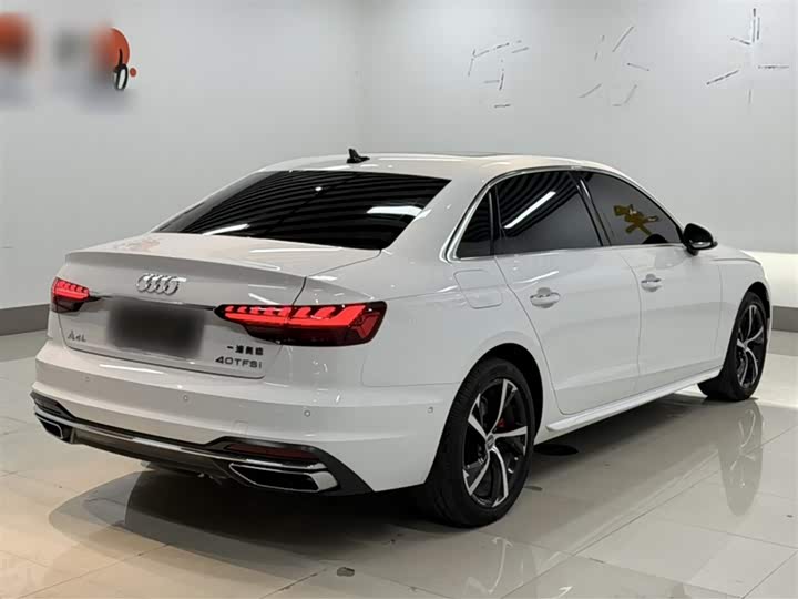 Фото 14 - Audi A4L