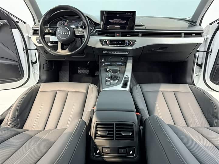 Фото 16 - Audi A4L