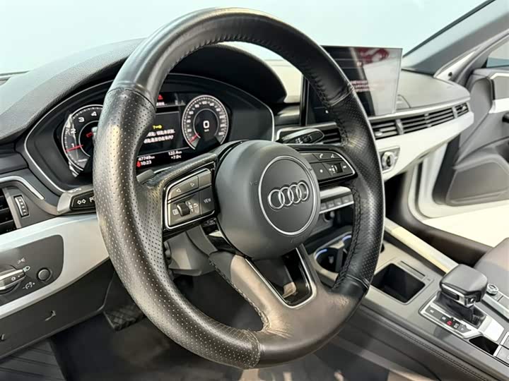 Фото 18 - Audi A4L
