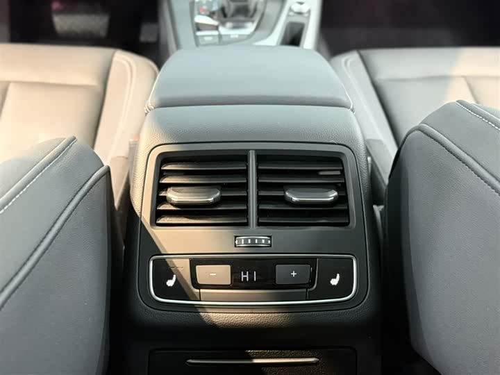 Фото 19 - Audi A4L