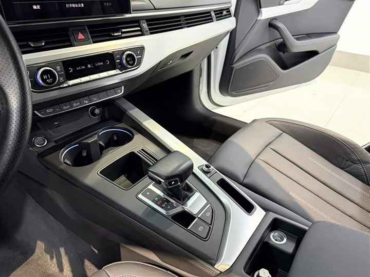 Фото 21 - Audi A4L