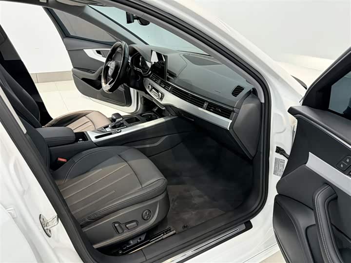 Фото 6 - Audi A4L