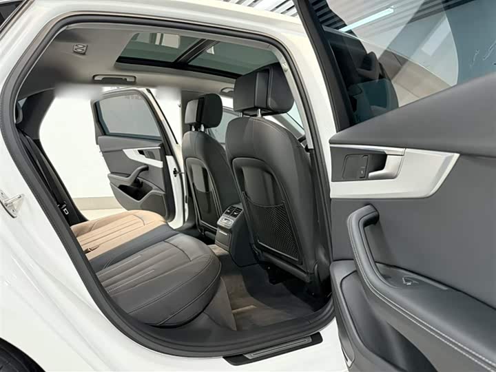 Фото 8 - Audi A4L