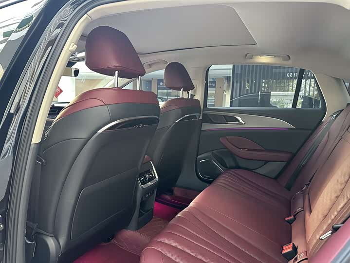 Фото 5 - Hongqi H5