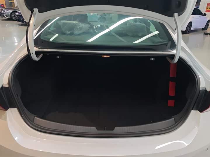 Фото 4 - Chevrolet Malibu XL