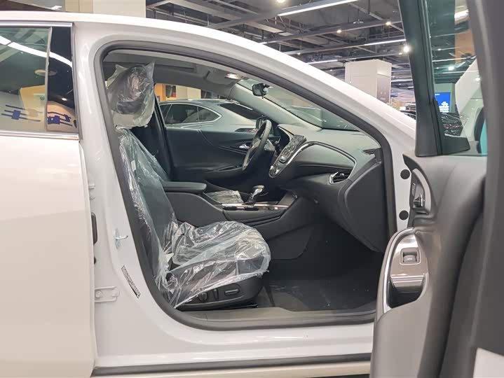 Фото 8 - Chevrolet Malibu XL