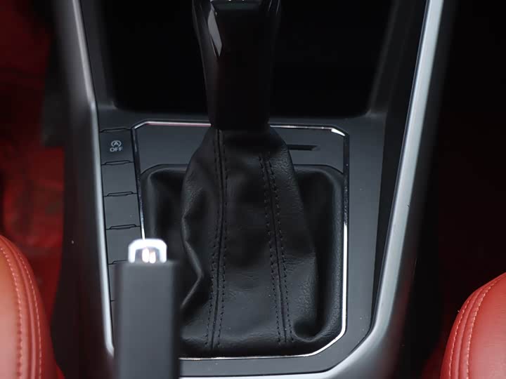 Фото 19 - Volkswagen Polo