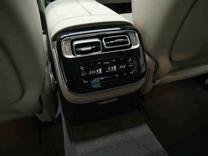 Фото 17 - Mercedes-Benz S-Class