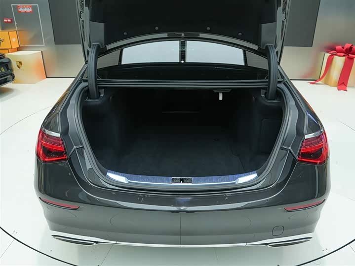 Фото 23 - Mercedes-Benz S-Class