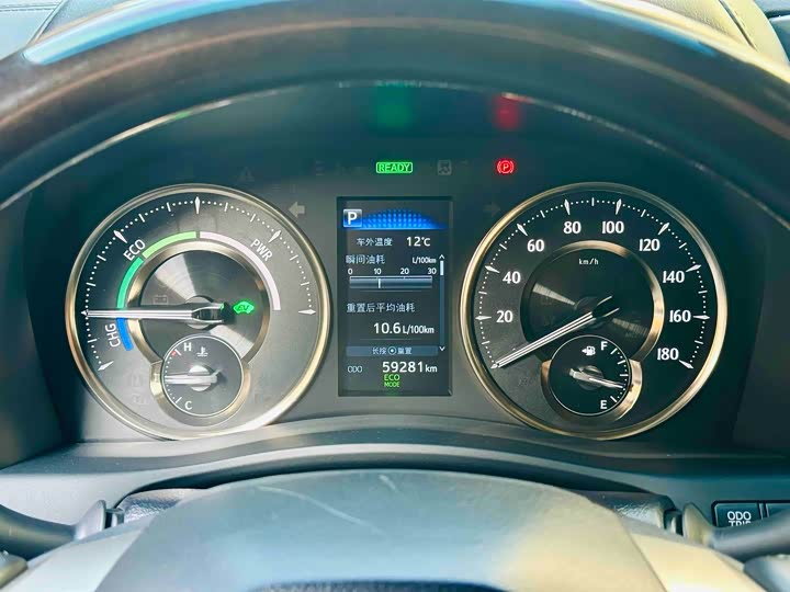 Фото 10 - Lexus LM