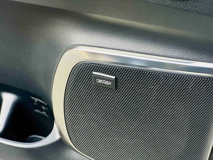 Фото 15 - Lexus LM