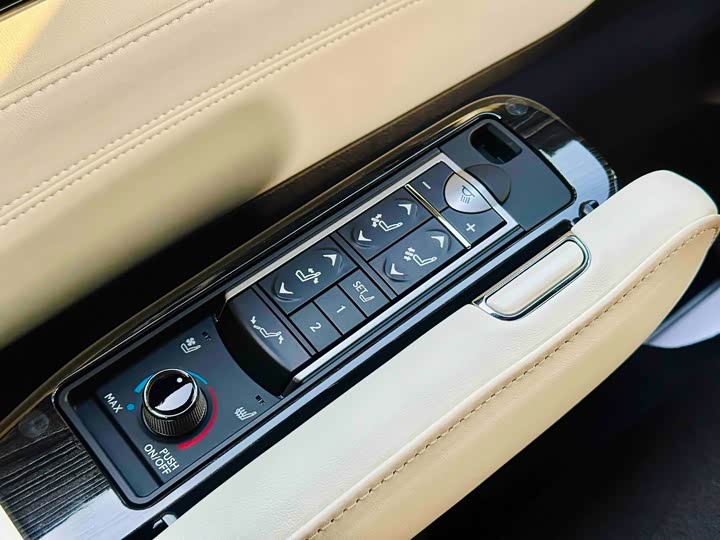 Фото 17 - Lexus LM