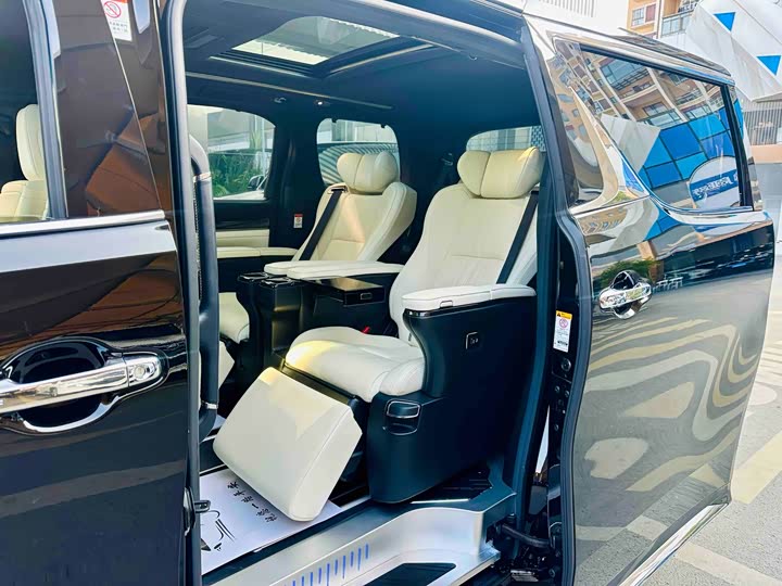 Фото 7 - Lexus LM