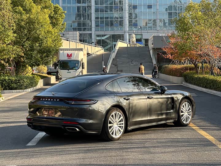 Фото 14 - Porsche Panamera