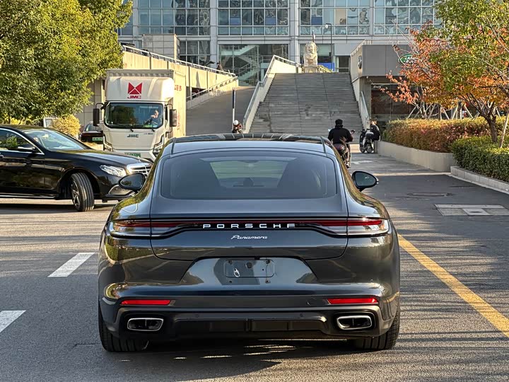 Фото 15 - Porsche Panamera