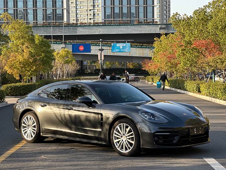 Фото 3 - Porsche Panamera