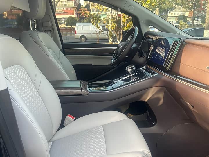 Фото 9 - GAC Trumpchi M8