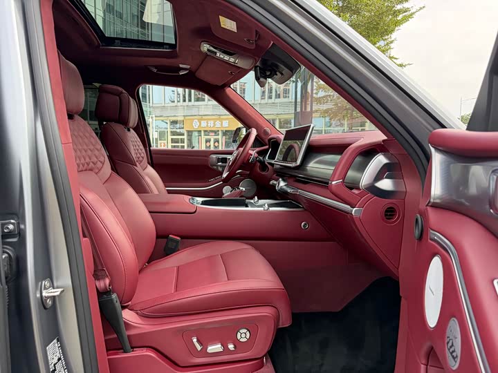 Фото 10 - Tank 700 Hybrid