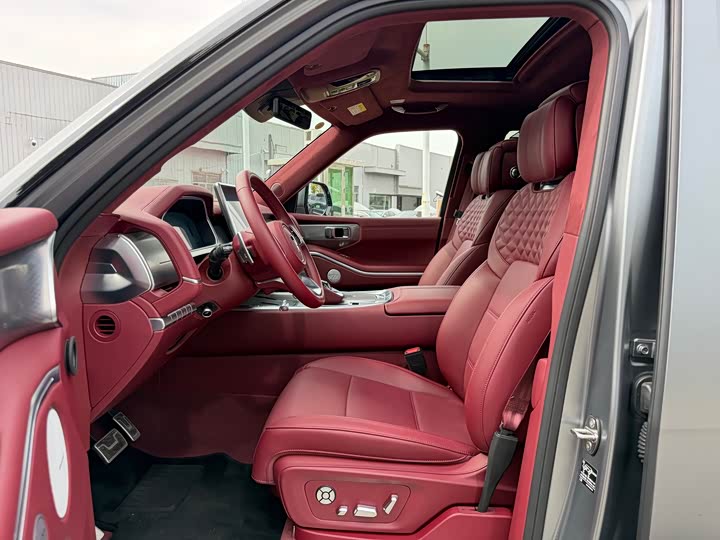 Фото 4 - Tank 700 Hybrid