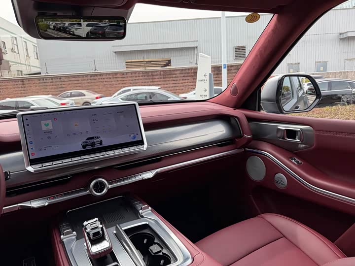 Фото 8 - Tank 700 Hybrid